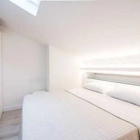 Opera Arte 4* 雷卡纳蒂港