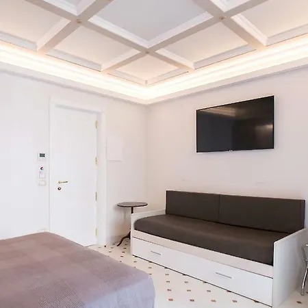 Opera Arte 雷卡纳蒂港