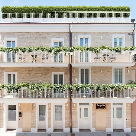 Opera Arte Guest house 4*